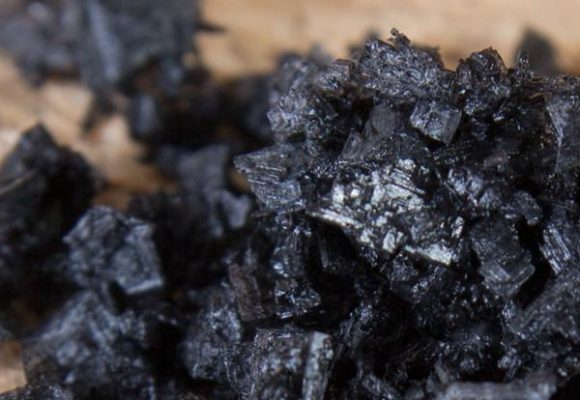 black_lava_salt